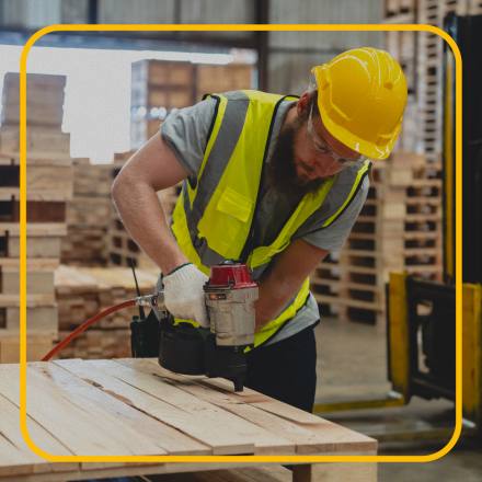 Pallet Production: Optimizing Throughput and Hold with Coil Nails and Wide Crown Staples