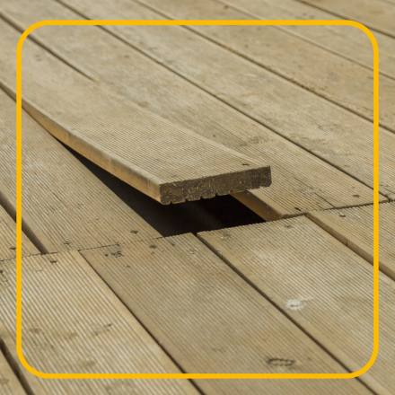 Pourquoi vos fixations rouillent dans le bois traité (et comment l'éviter)