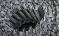 Clous en rouleaux assemblés par fil métallique ou plastique
