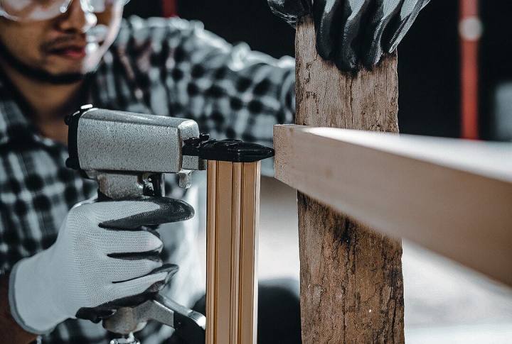 Clous en rouleau et en bande en acier inox pour la construction